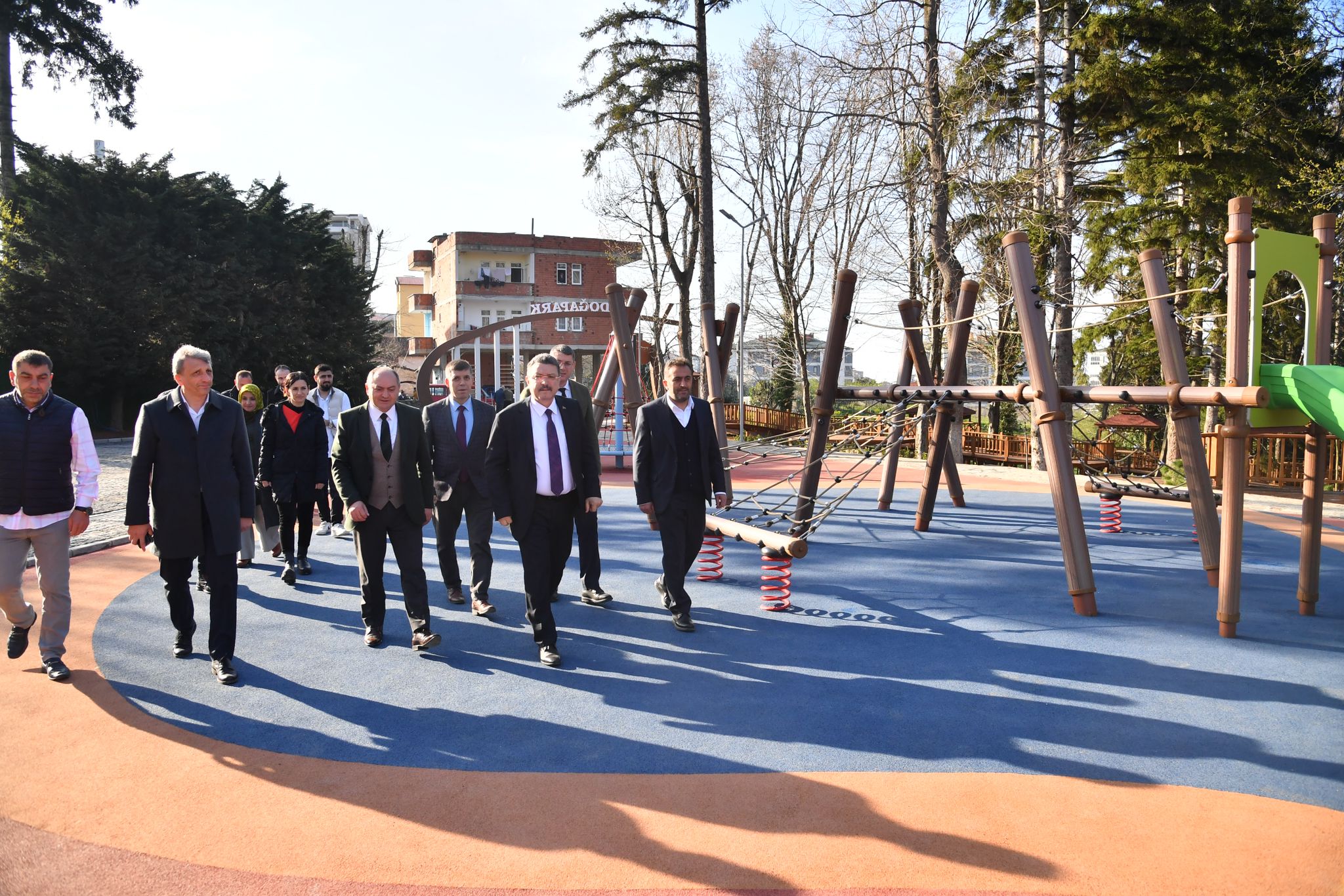 Ortahisar Belediye Başkanı Ahmet Metin Genç, Çukurçayır’da yapımı tamamlanan ‘Doğa Park’ projesinde incelemelerde bulundu. 