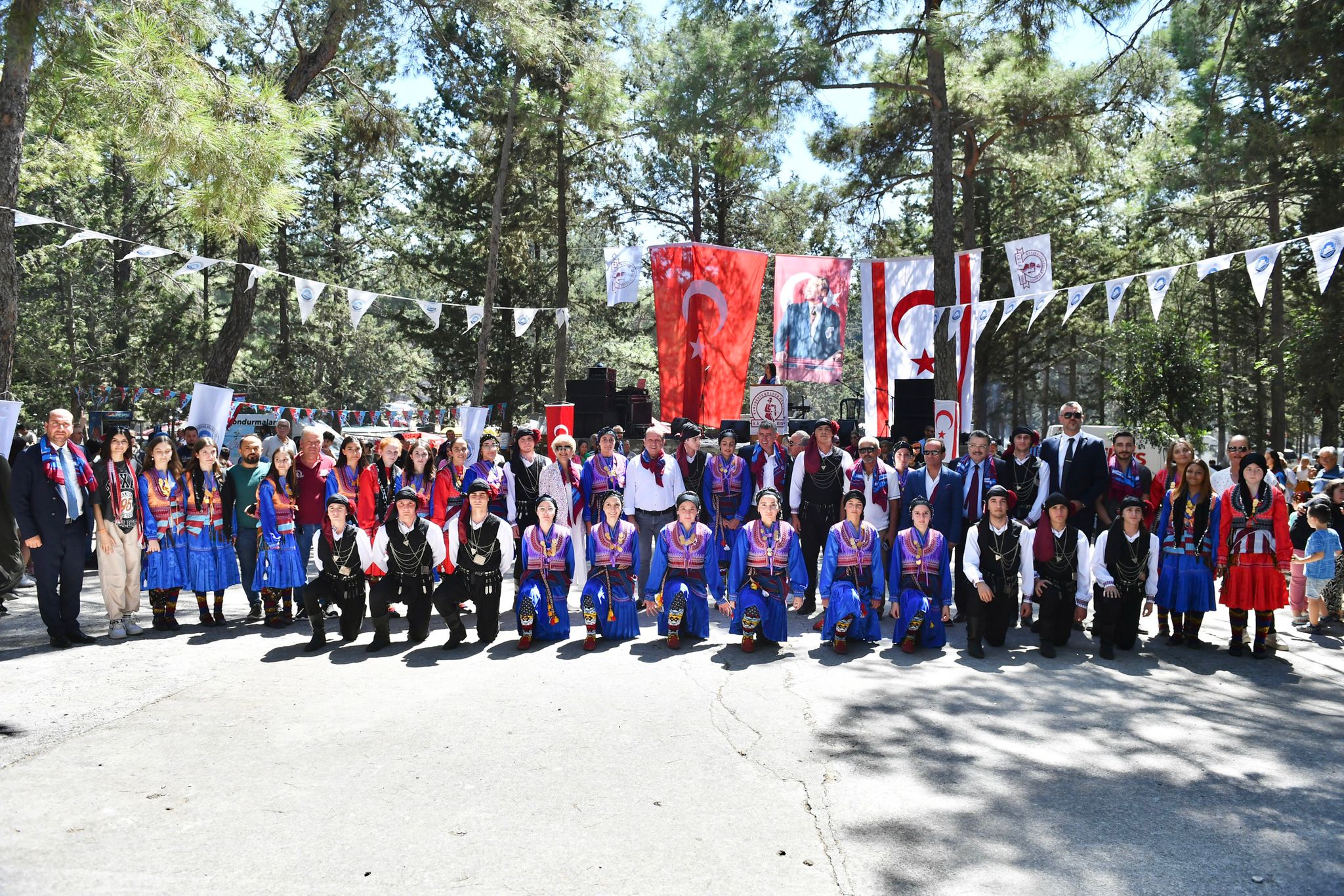 Ortahisar Belediye Başkanı Ahmet Metin Genç, her yıl geleneksel olarak Kıbrıs Karadeniz Kültür Derneği’nin KKTC’nin Girne şehrinde düzenlediği Yayla Festivali’ne katıldı. 