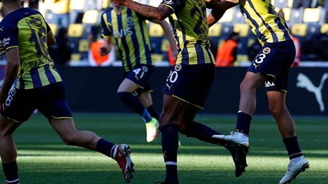 Fenerbahçe'nin Trabzon 11'i açıklandı! Sosa...