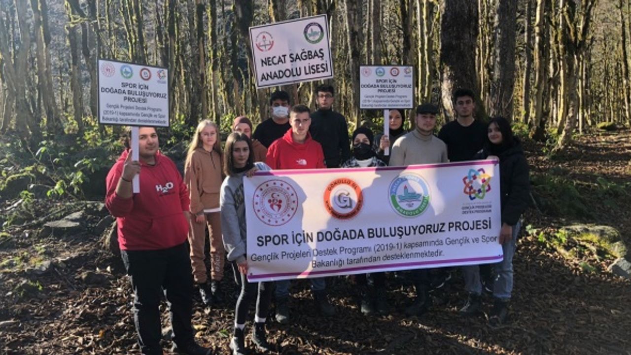 Pazar Necat Sağbaş Anadolu Lisesi öğrencileri spor için doğayla buluştu