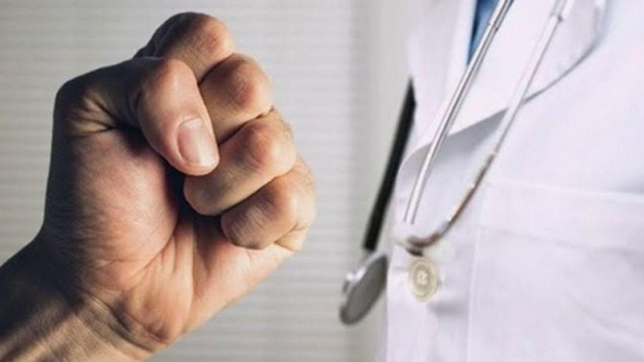Trabzon'da doktora saldırı! Parmağını yaraladı
