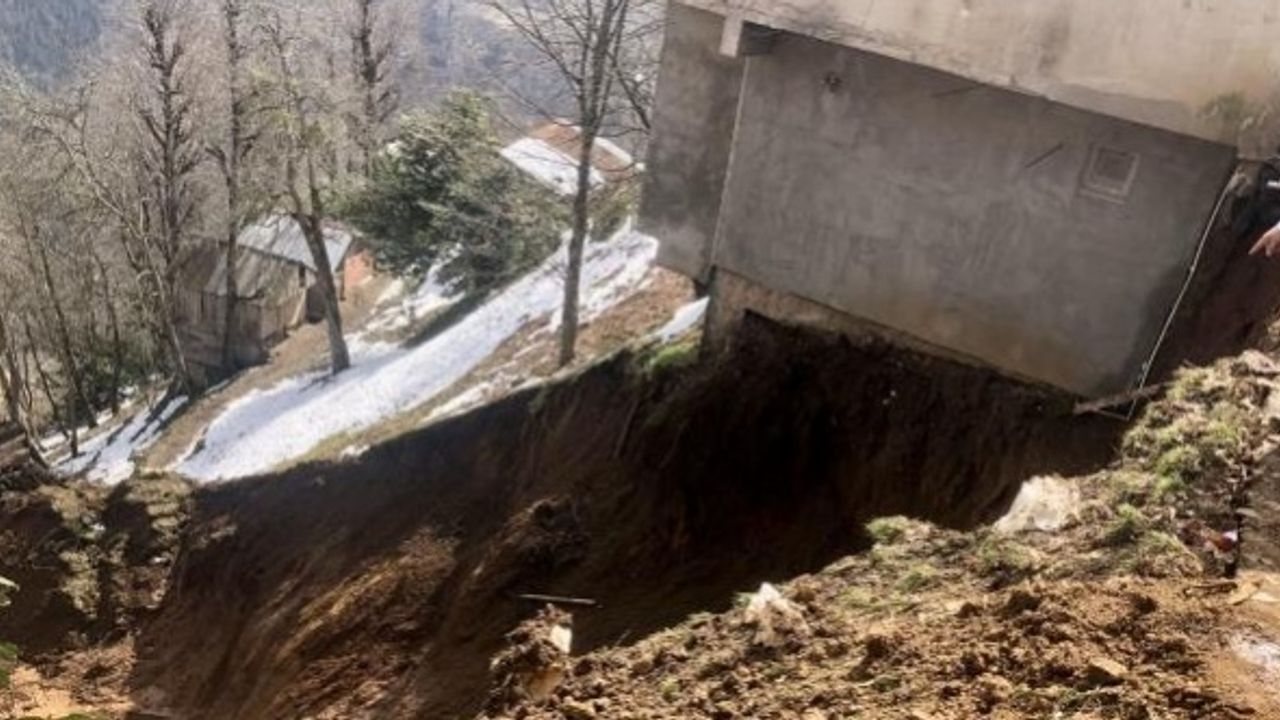 Trabzon’da heyelan nedeniyle 29 ev boşaltıldı