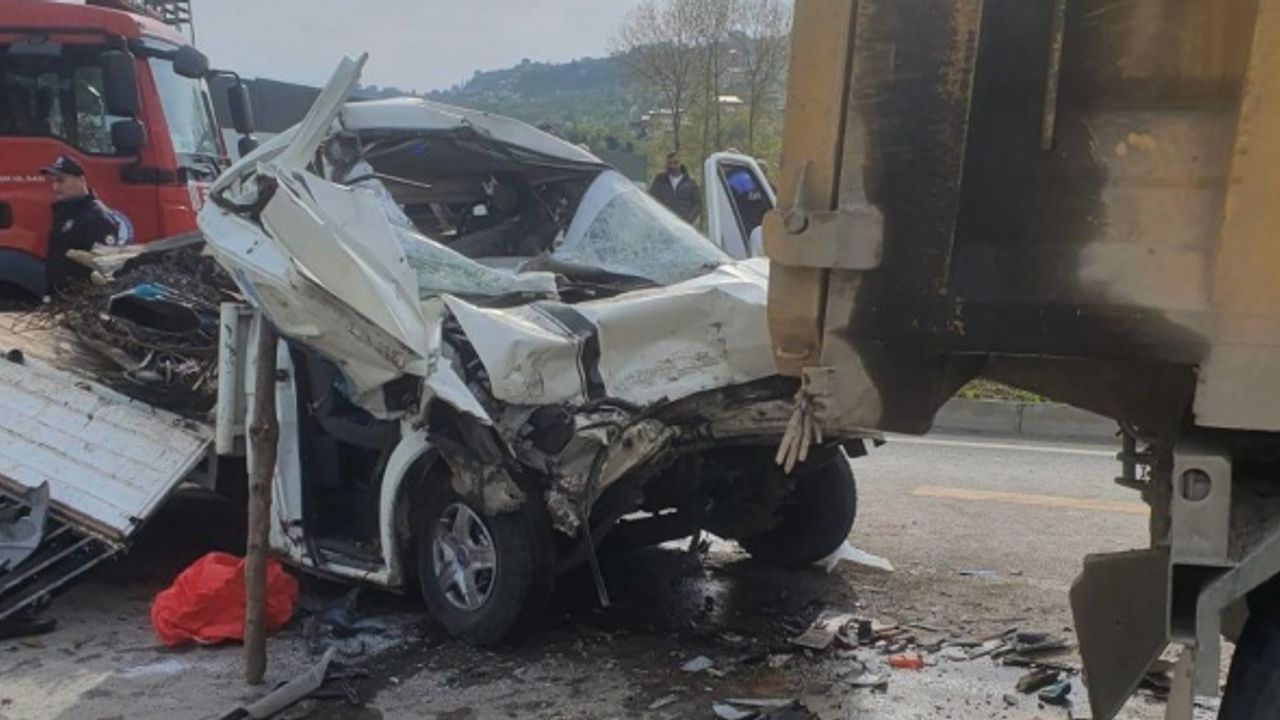 Trabzon’da kamyon ile kamyonet çarpıştı! 1 ölü, 1 yaralı