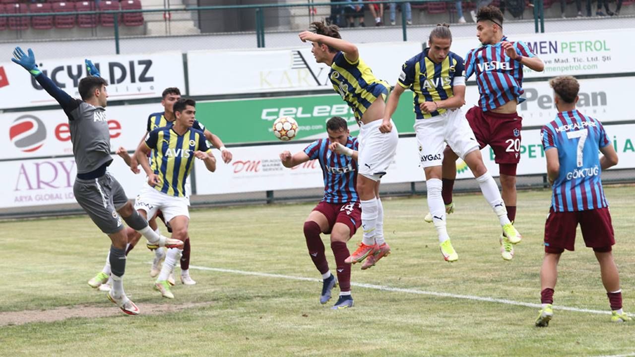 Trabzonspor'un gençleri, Fenerbahçe'yi yıktı!