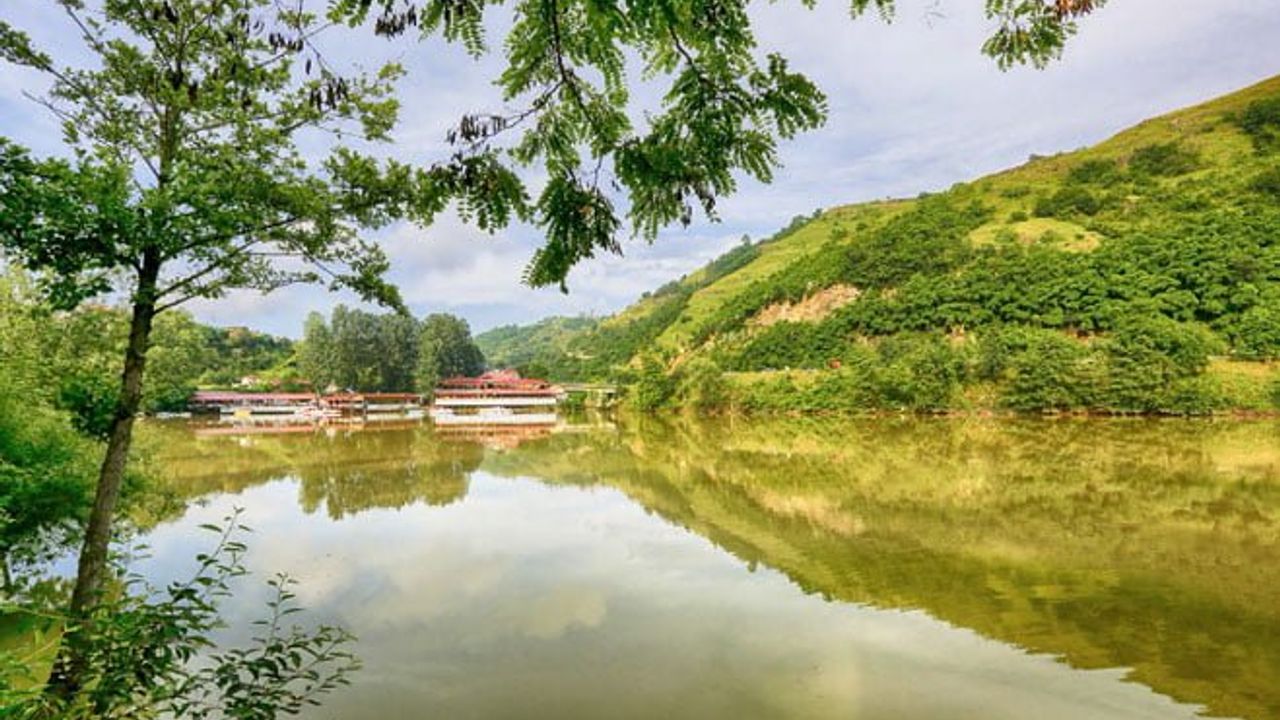 Turistlerin yeni ilgi odağı Sera Gölü!