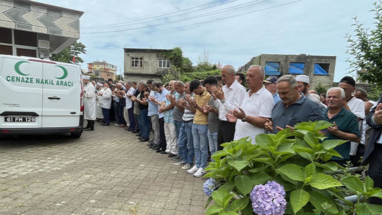 Trabzon’da denizde boğulan gencin cenazesi toprağa verildi!