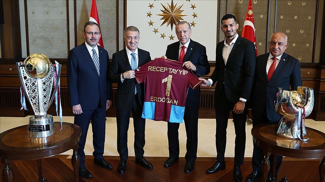 Cumhurbaşkanı Erdoğan Trabzonspor’u Külliye’de kabul etti!