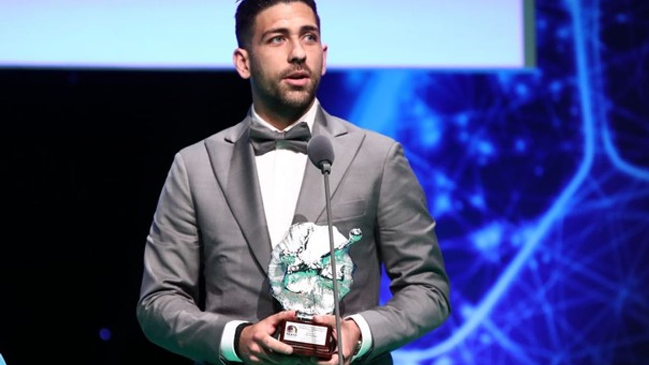 Anastasios Bakasetas’a en iyi Yunan futbolcu ödülü!