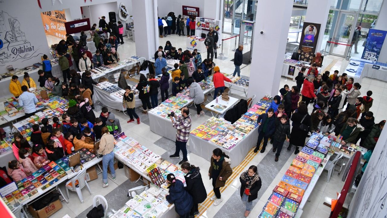 Trabzon’da öğrencilerden ‘Kitap Günleri’ne yoğun ilgi!