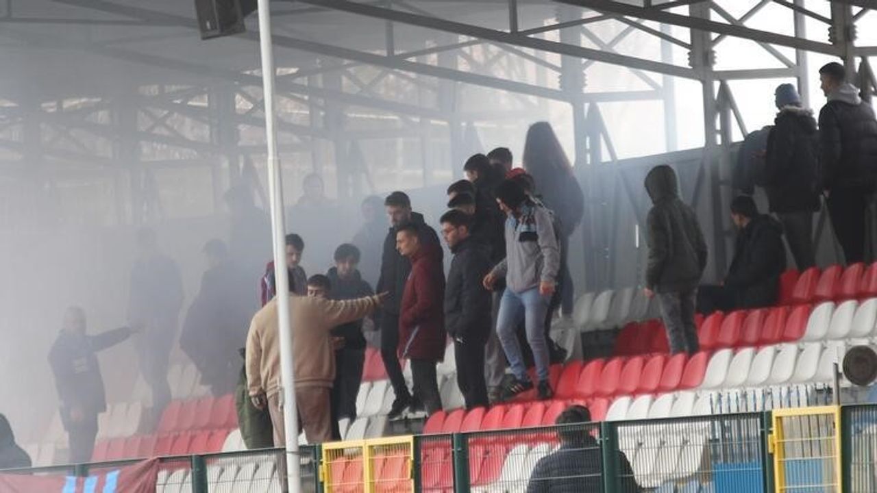 Trabzonspor-Fenerbahçe maçında 2 taraftar gözaltına alındı!