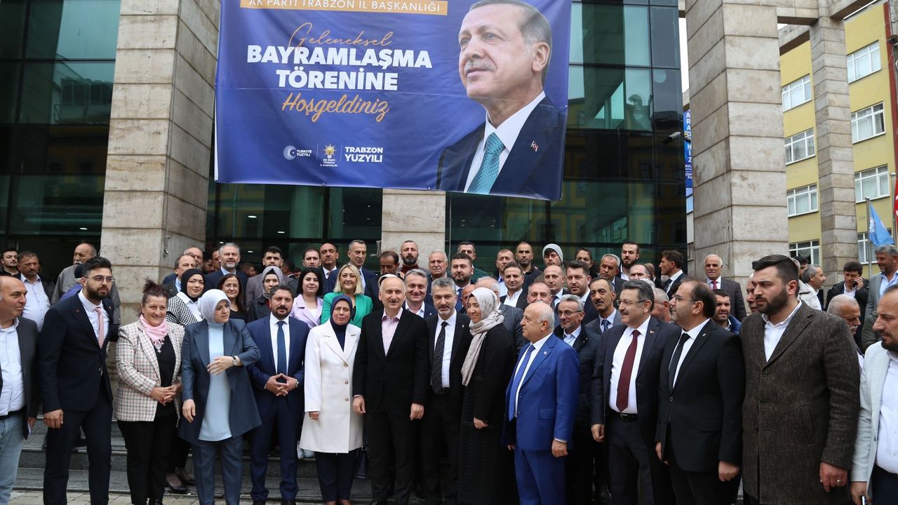 AK Parti Trabzon’da bayramlaşma töreni düzenledi!