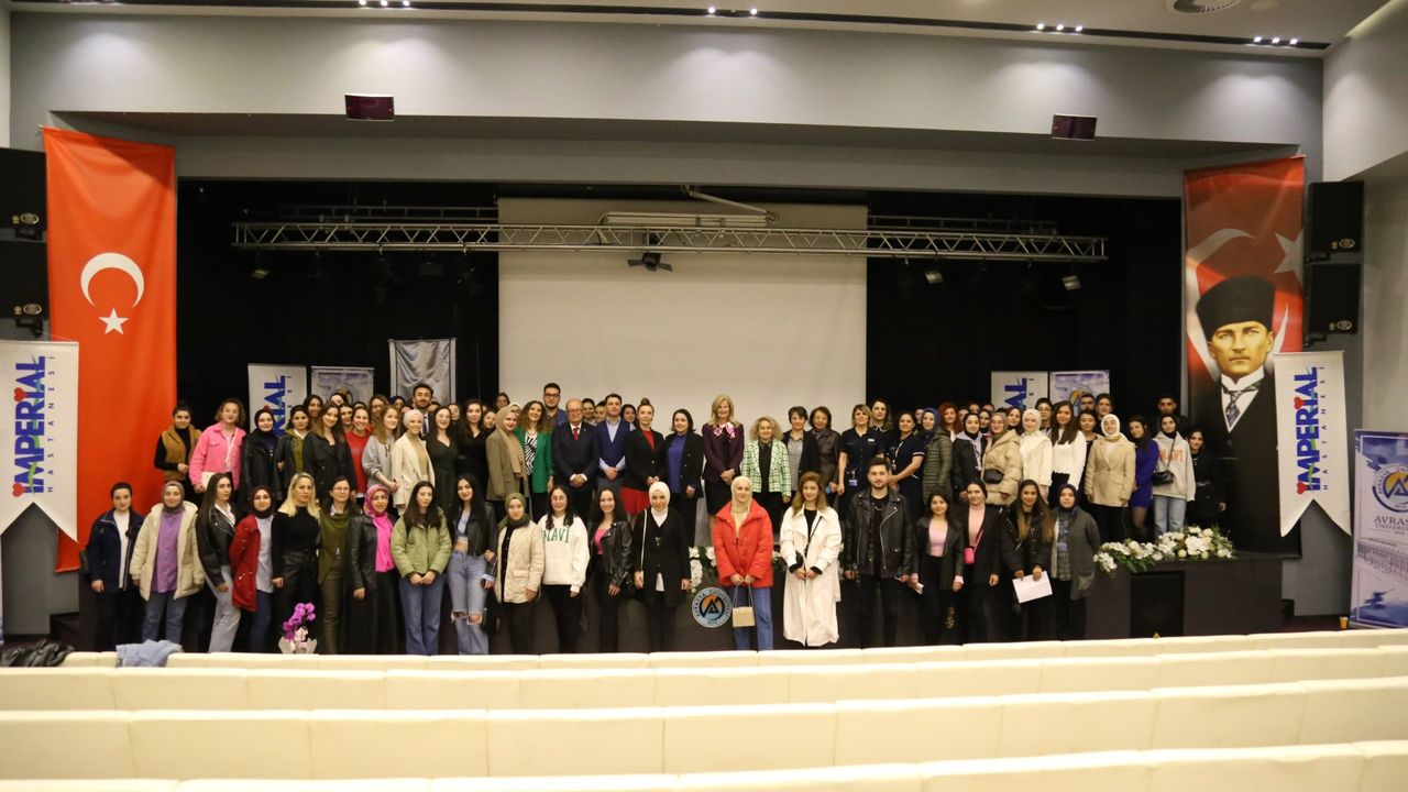 Avrasya Üniversitesi’nden Dünya Hemşireler Gününde sempozyum