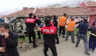 Trabzon'da kepçenin freni boşaldı, 2 araca çarptı!