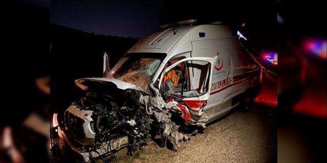 Ambulans ile ticari taksi çarpıştı: 1 ölü