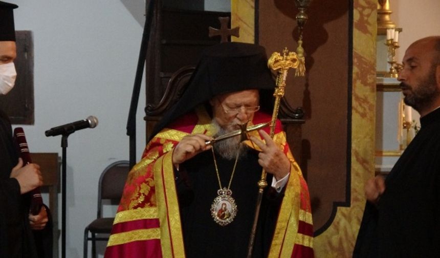 Bartholomeos Trabzon'daki Santa Maria Kilisesinde duaya katıldı