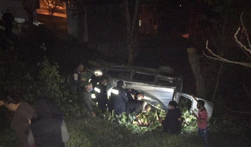 Trabzon'da kaza! Sürücü böyle kurtarıldı